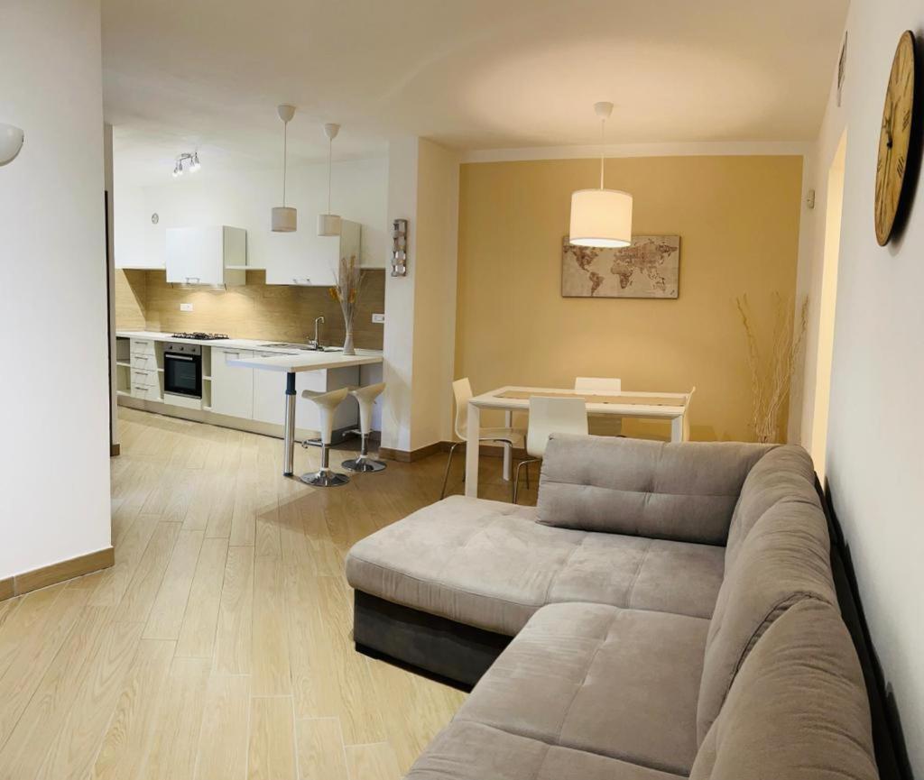 Comecasa Modern Apartment In Historical Centre Asti Eksteriør bilde